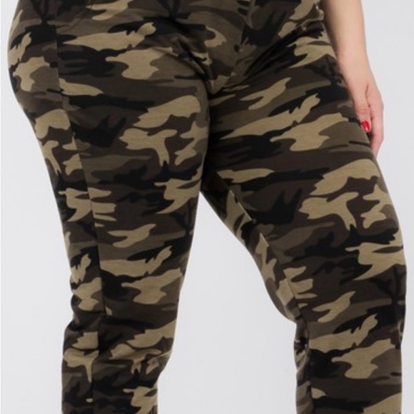capella Pants - Plus size Camo print joggers